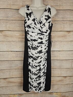 NWT White House Black Market Instantly Slimming Ruched Sheath Dress Size 6